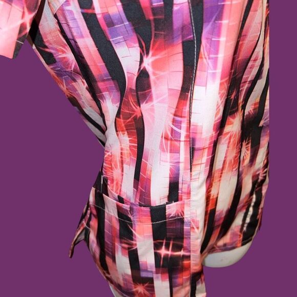 BARCO One 4PKT Printed V-Neck Princess Top Size Small - Picture 4 of 6